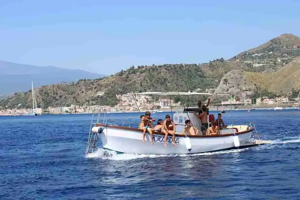 Classic boat tour: Giardini Naxos – Taormina – Isola Bella
